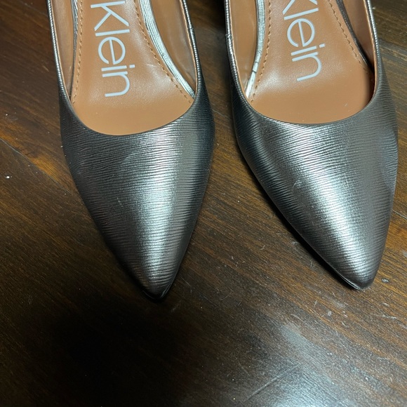 CK PUMPS GRAY 5.5 - Picture 2 of 8